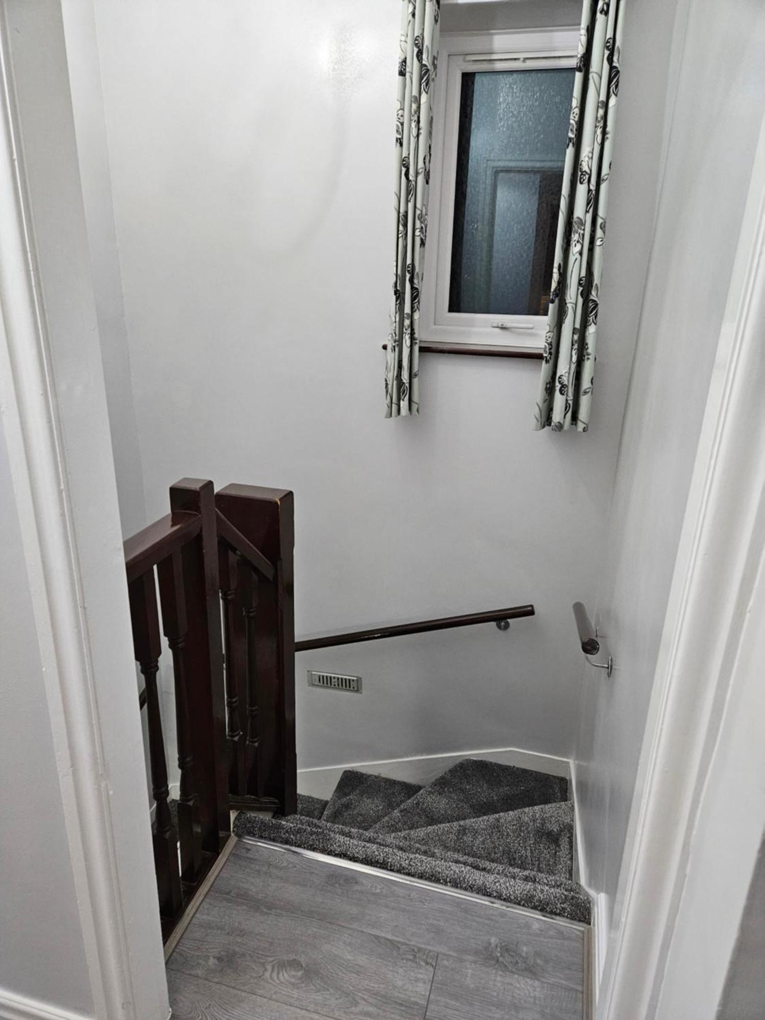 Lister Park Bradford 2Bed Detached Cottage House Parking Cinema Screen Games Room Εξωτερικό φωτογραφία